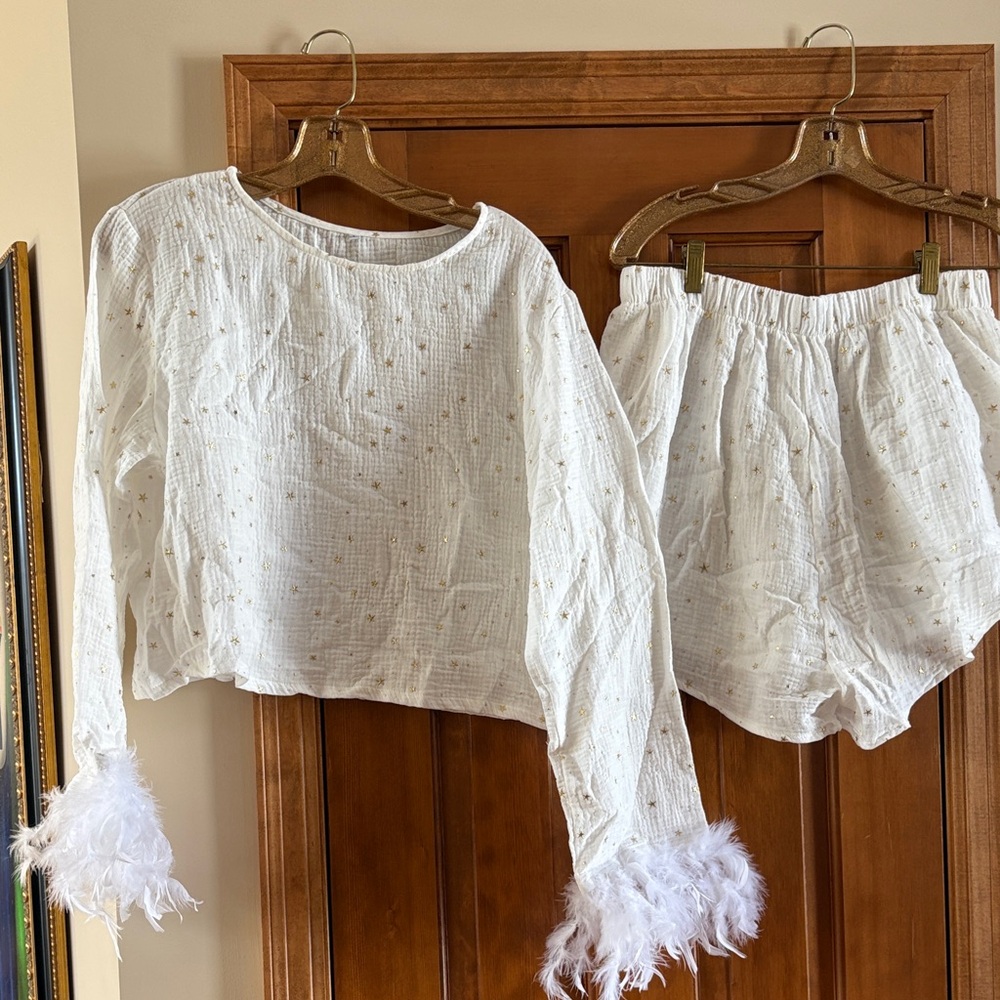 White Feather Trim Lounge Set